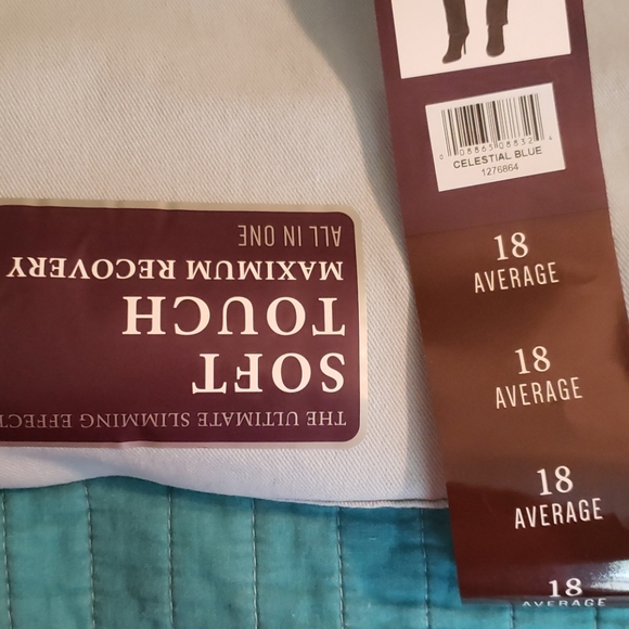 Gloria Vanderbilt Amanda Jeans - Picture 12 of 16